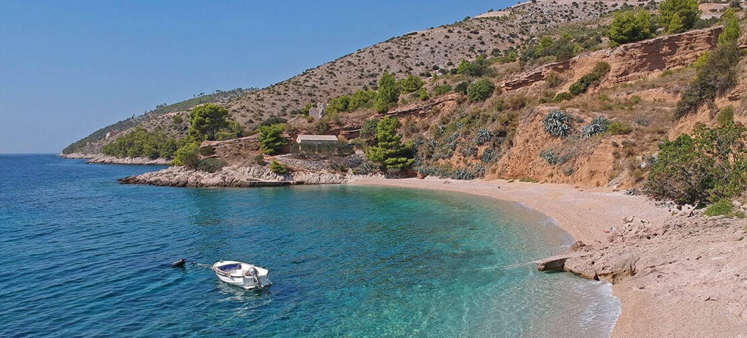 Hidden Bays & Harbor Tales – Private Boat Experience